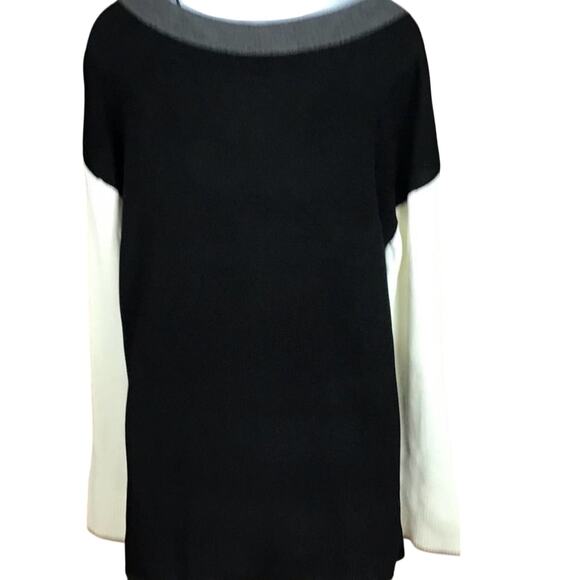 Vince Camuto Women’s Medium Colorblock Sweater Black Off White Button Shoulder - Picture 11 of 16